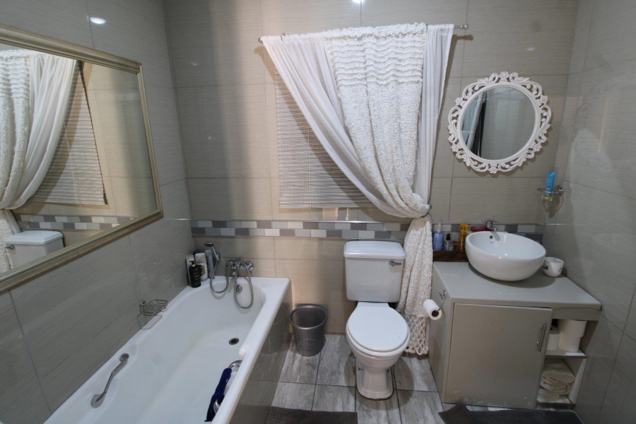 6 Bedroom Property for Sale in Doringkruin North West